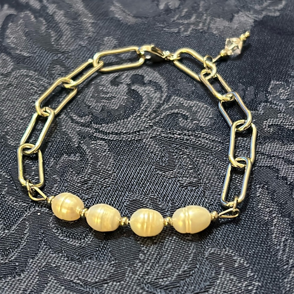 Elegant Silver Link Bracelet with Natural Freshwater Pearls and Charm